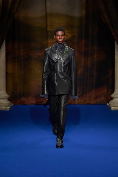 Look 60